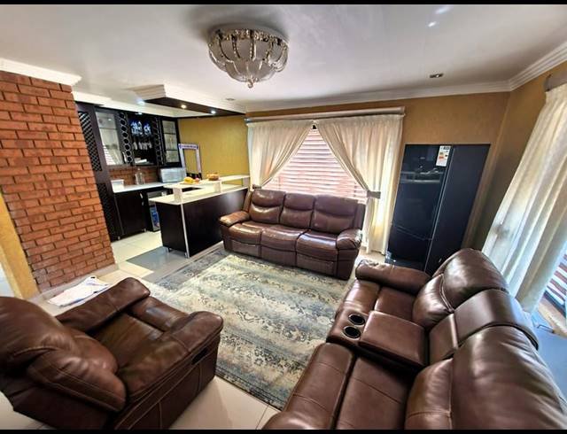 4 BEDROOM HOUSE FOR SALE IN THE ORCHARDS